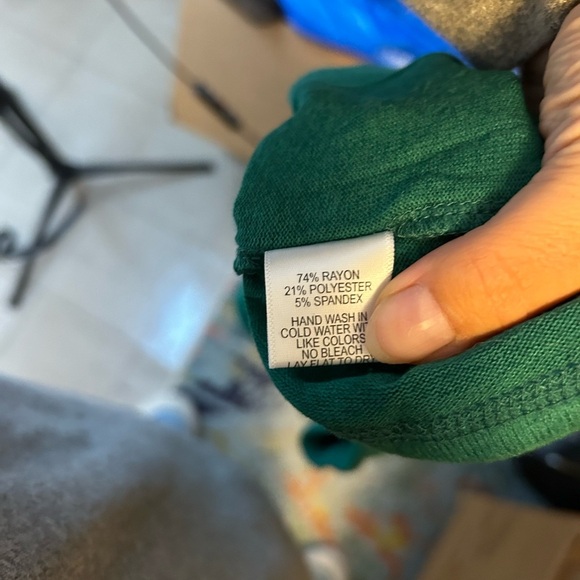 Gibson Emerald Green Off Shoulder Blouse - Picture 4 of 4